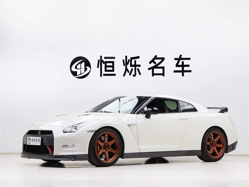 2013 Nissan GT-R White, 29,600 km, China export – photo 1