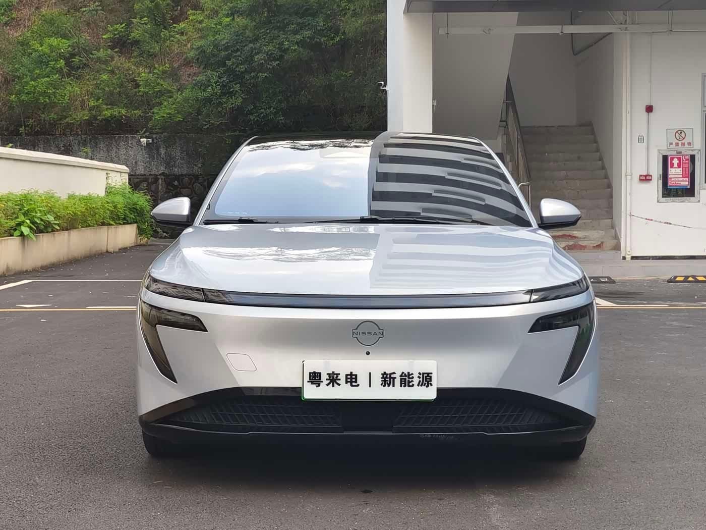 2025 Nissan N7 银灰色, 60,000 km, China export – photo 2