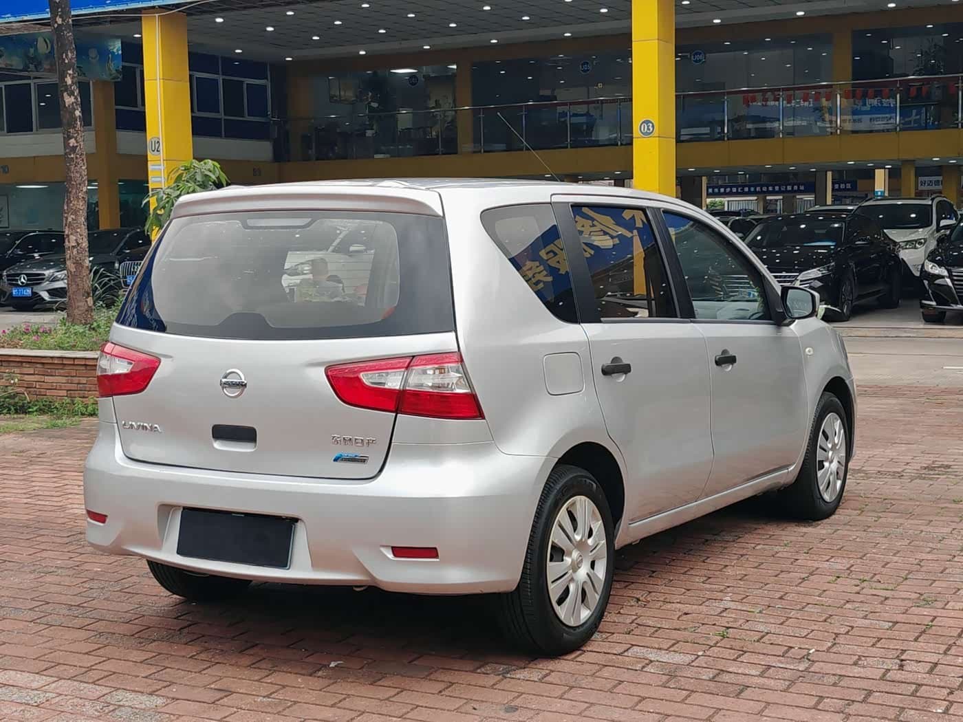 - Nissan Livina 银灰色, 130,000 km, China export – photo 6