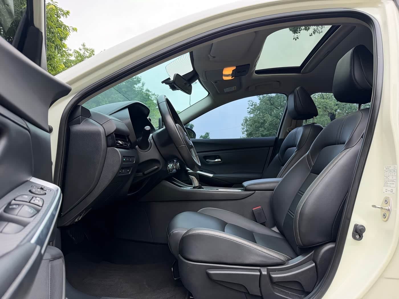 2021 Nissan Sylphy White, 22,000 km, China export – photo 5