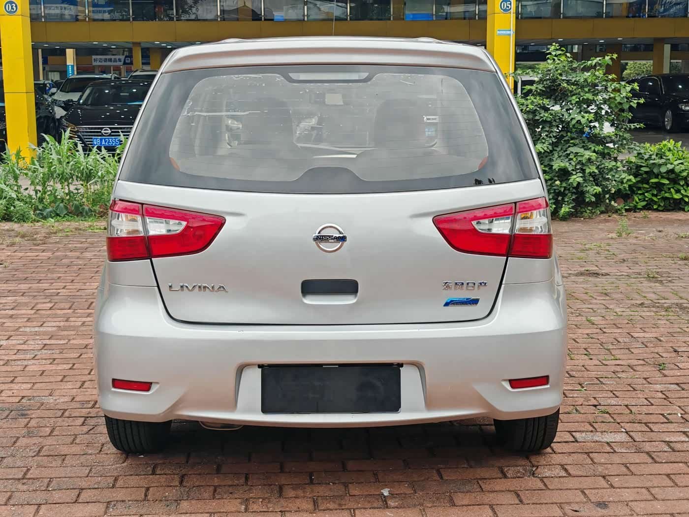 - Nissan Livina 银灰色, 130,000 km, China export – photo 5