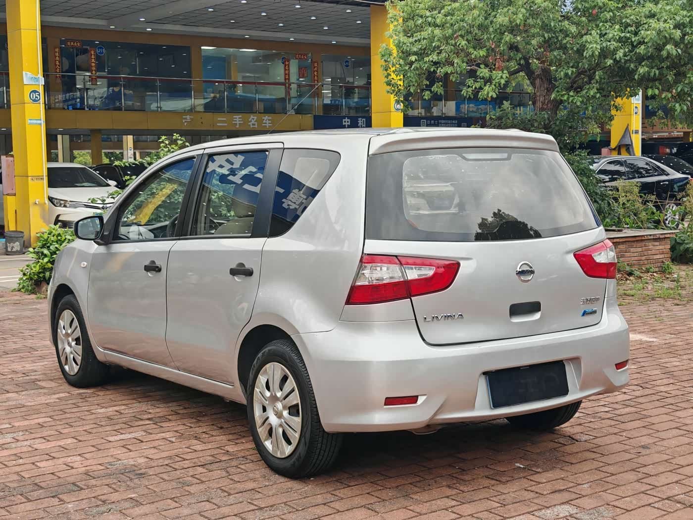 - Nissan Livina 银灰色, 130,000 km, China export – photo 4
