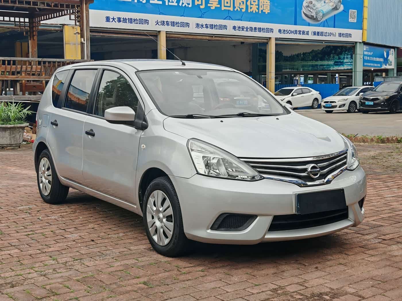 - Nissan Livina 银灰色, 130,000 km, China export – photo 3
