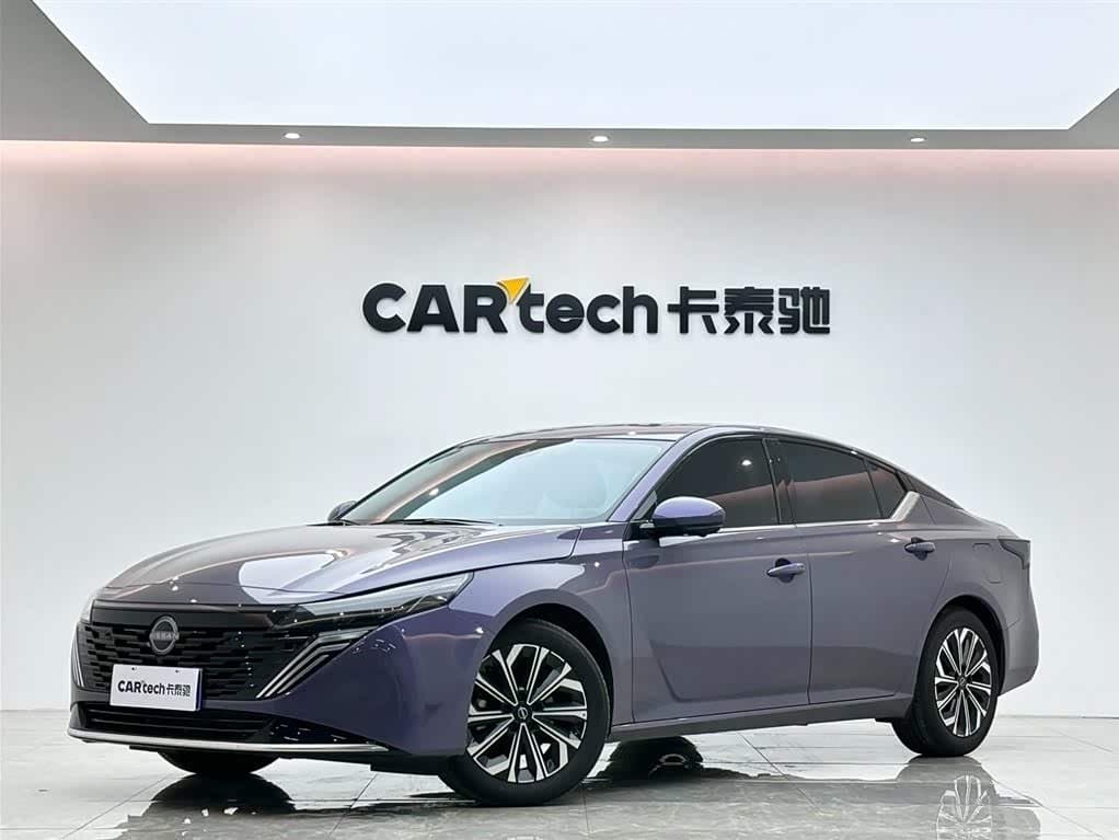2025 Nissan Teana Red, 3,500 km, China export – photo 1