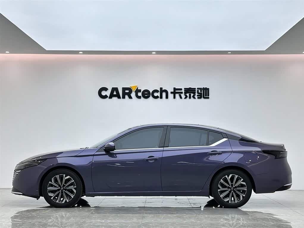 2025 Nissan Teana Red, 3,500 km, China export – photo 2