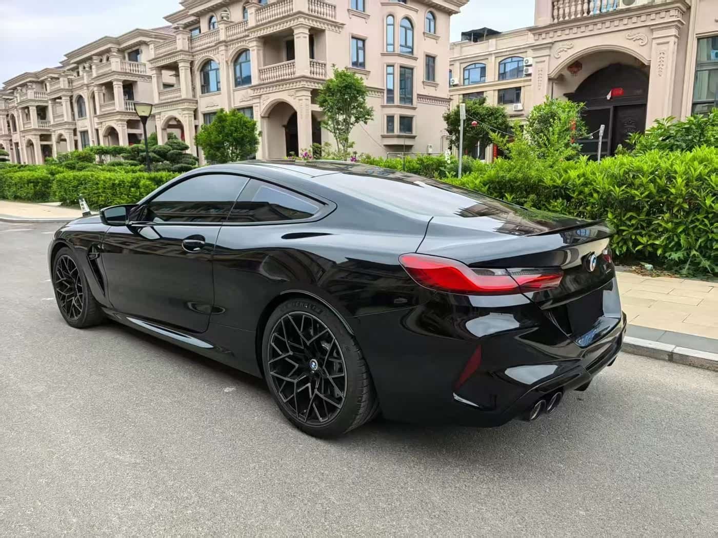 2022 BMW M8 Black, 10,000 km, China export – photo 3