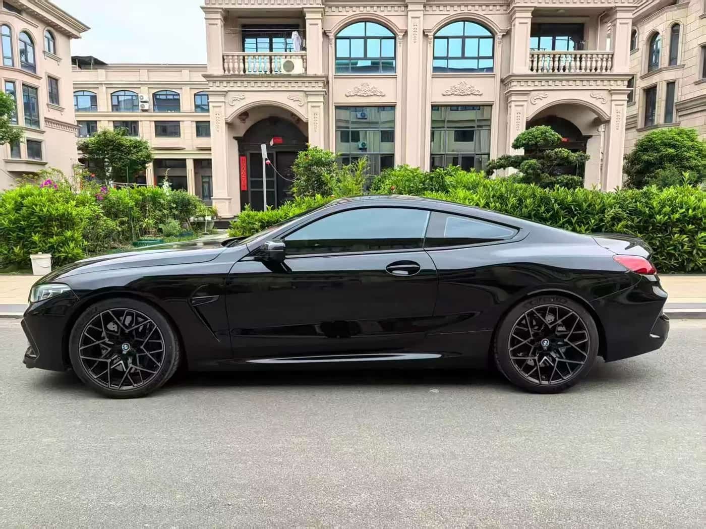 2022 BMW M8 Black, 10,000 km, China export – photo 4