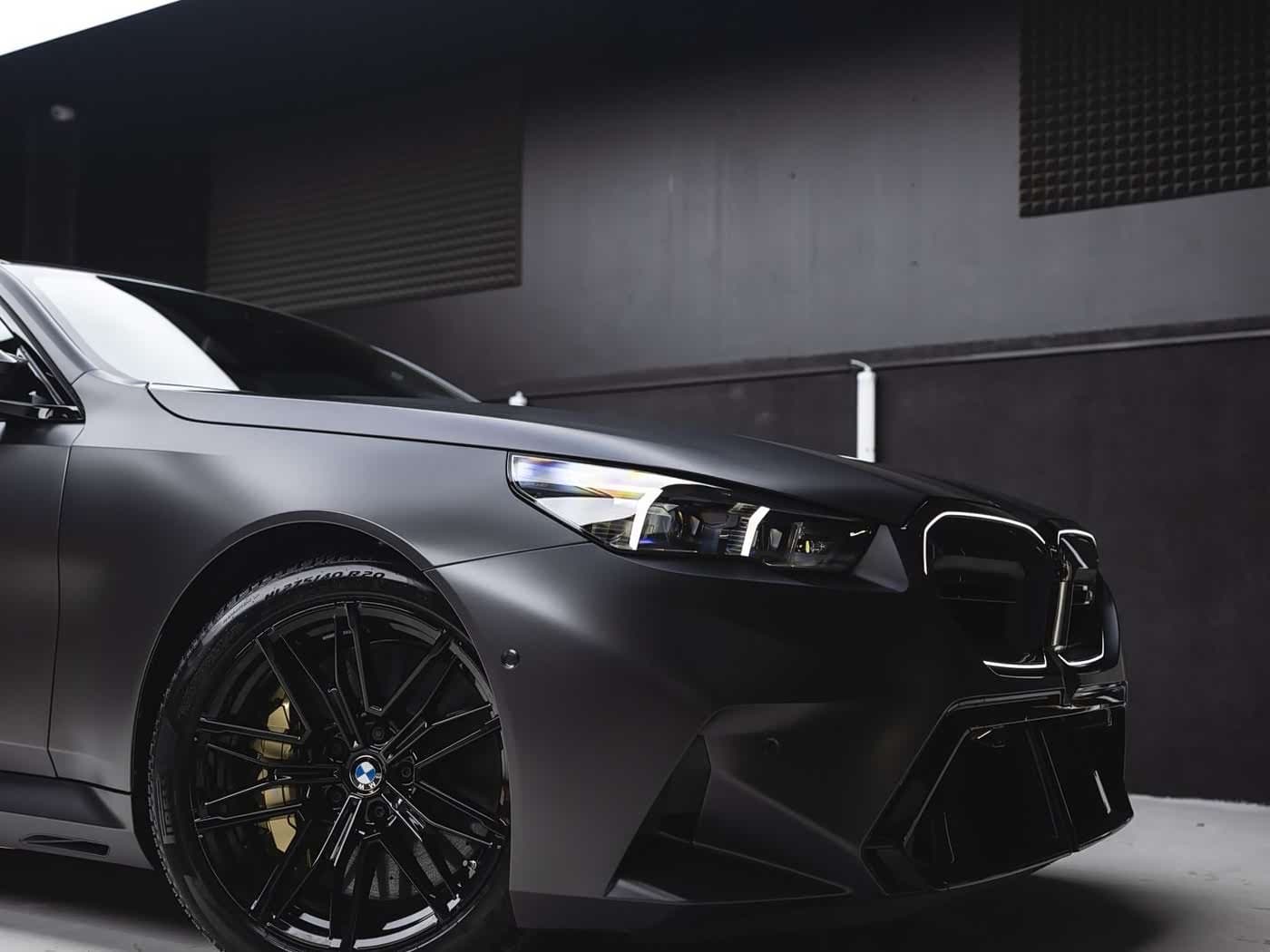 2024 BMW M5 New Energy Black, 3,000 km, China export – photo 3