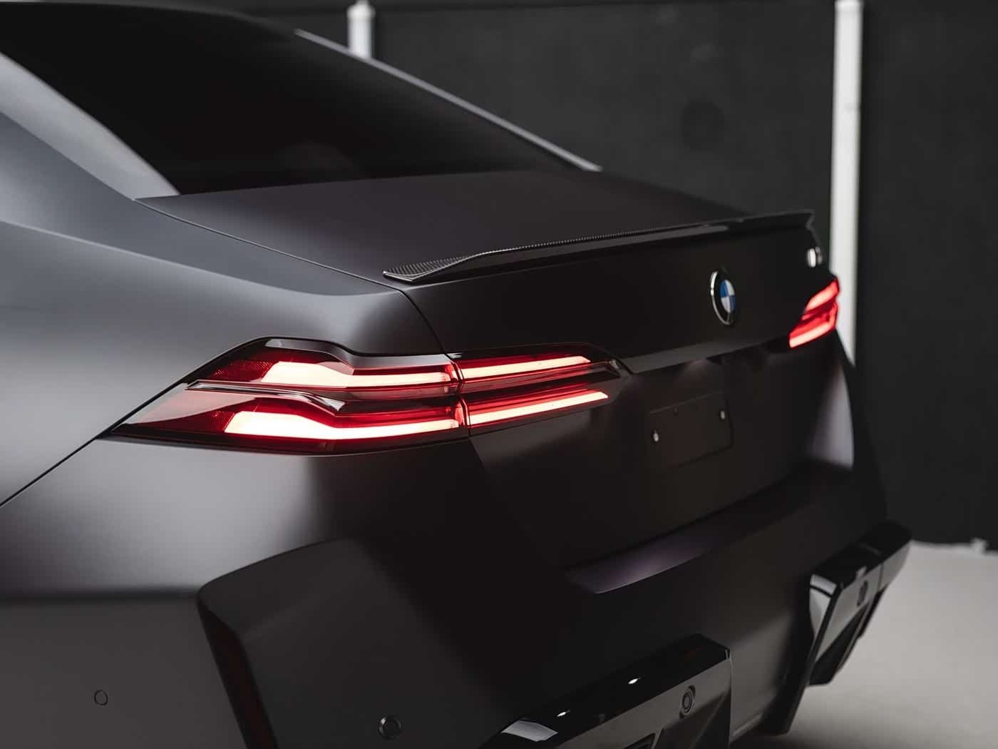 2024 BMW M5 New Energy Black, 3,000 km, China export – photo 4