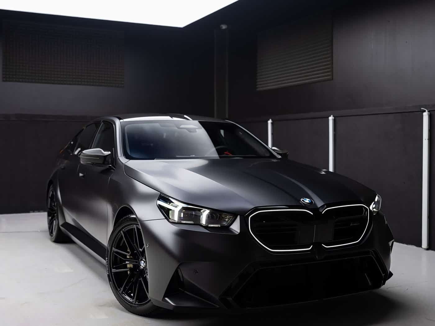 2024 BMW M5 New Energy Black, 3,000 km, China export – photo 1