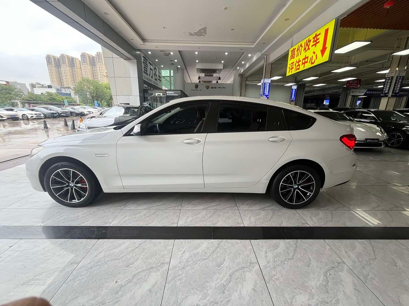 2017 BMW 5 Series GT White, 50,000 km, China export – photo 4