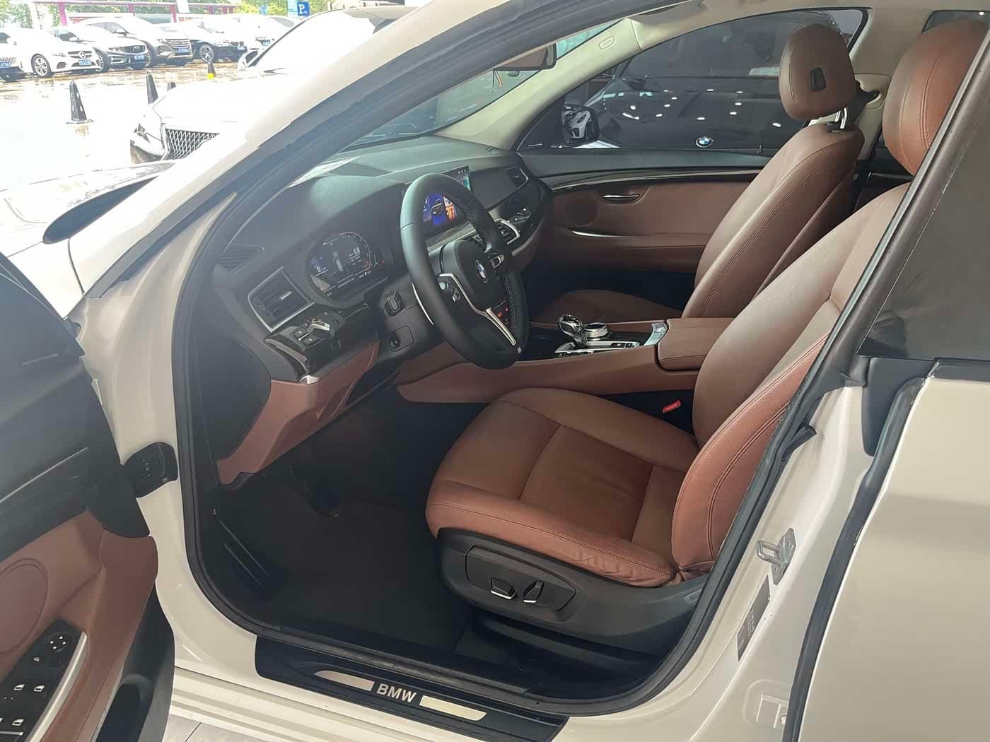 2017 BMW 5 Series GT White, 50,000 km, China export – photo 5