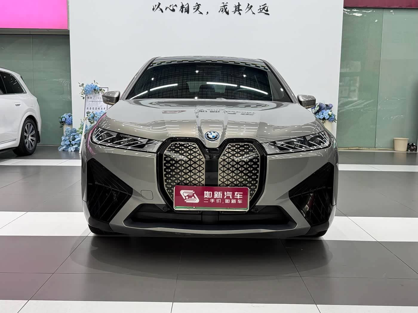 2023 BMW iX M60 银灰色, 23,000 km, China export – photo 2
