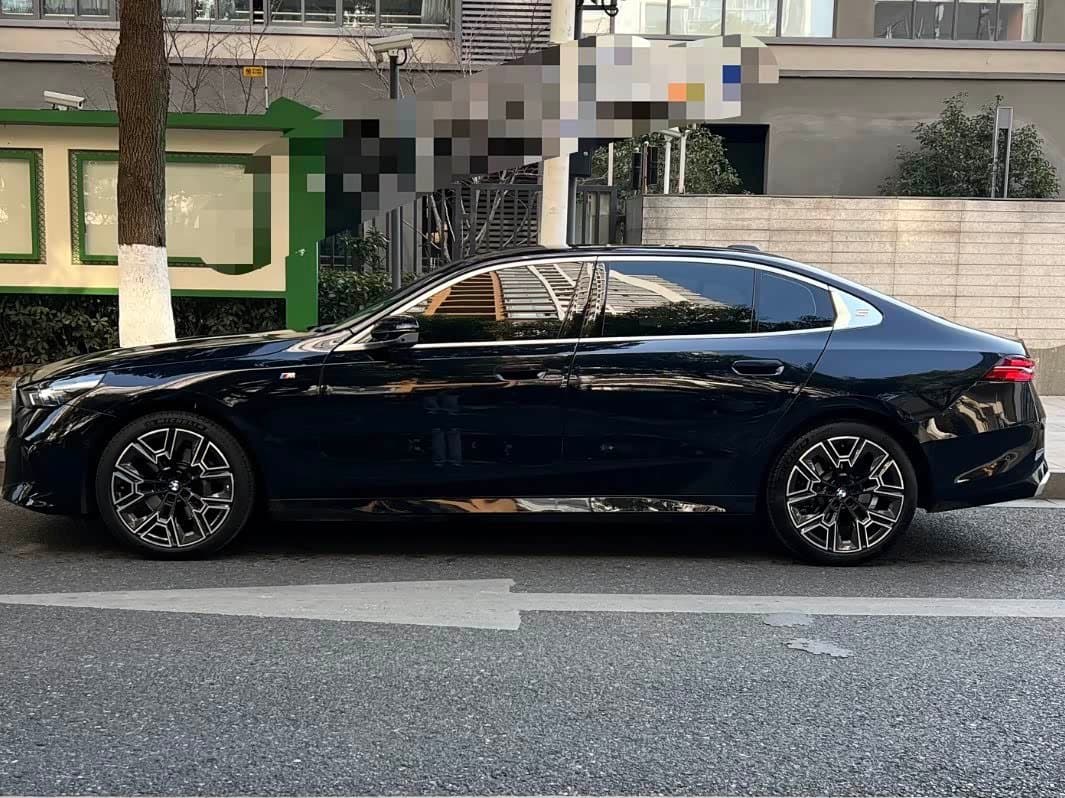 2024 BMW 5 Series Black, 8,000 km, China export – photo 3