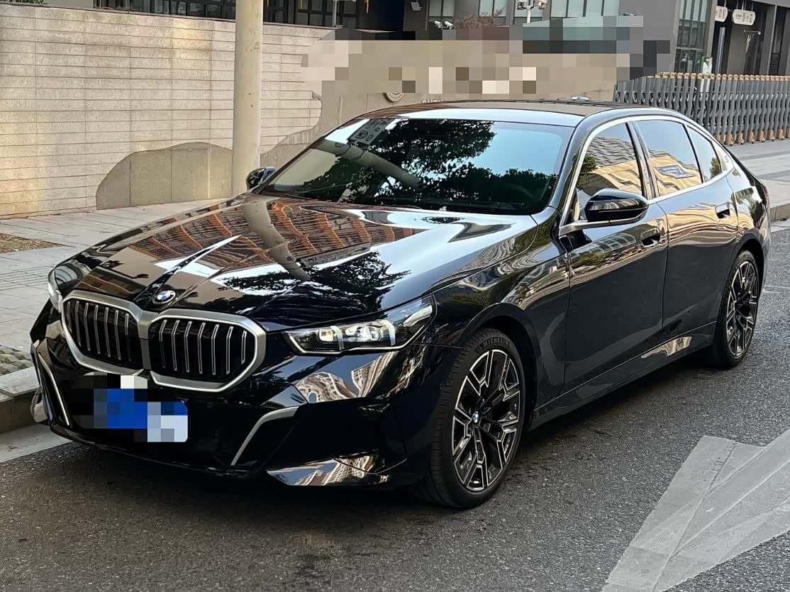 2024 BMW 5 Series Black, 8,000 km, China export – photo 1
