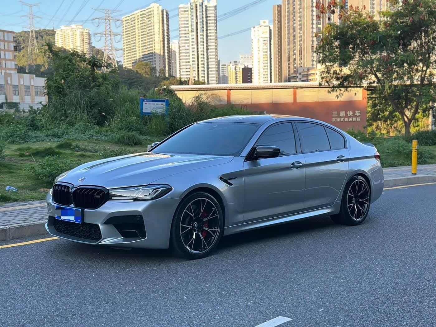 2020 BMW M5 银灰色, 40,500 km, China export – photo 1