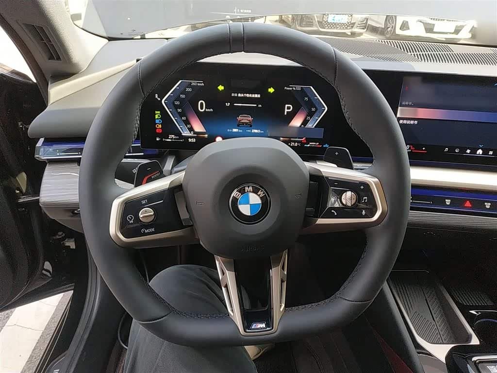 2025 BMW 5 Series Black, 2,800 km, China export – photo 7