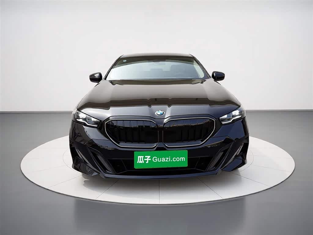 2025 BMW 5 Series Black, 2,800 km, China export – photo 3