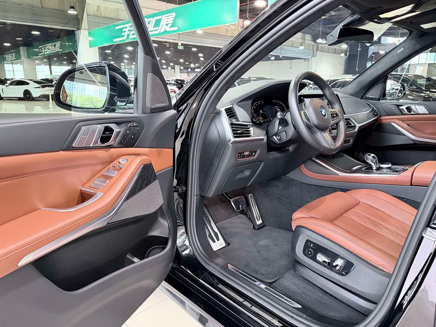 2021 BMW X7 Black, 22,000 km, China export – photo 3