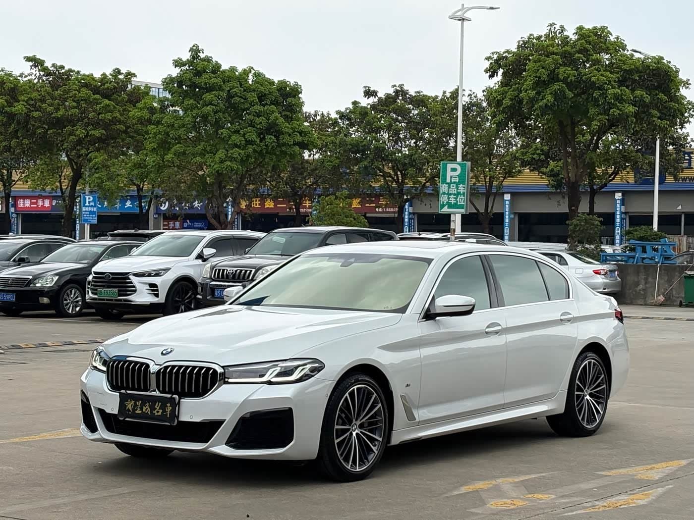 2021 BMW 5 Series White, 14,000 km, China export – photo 1