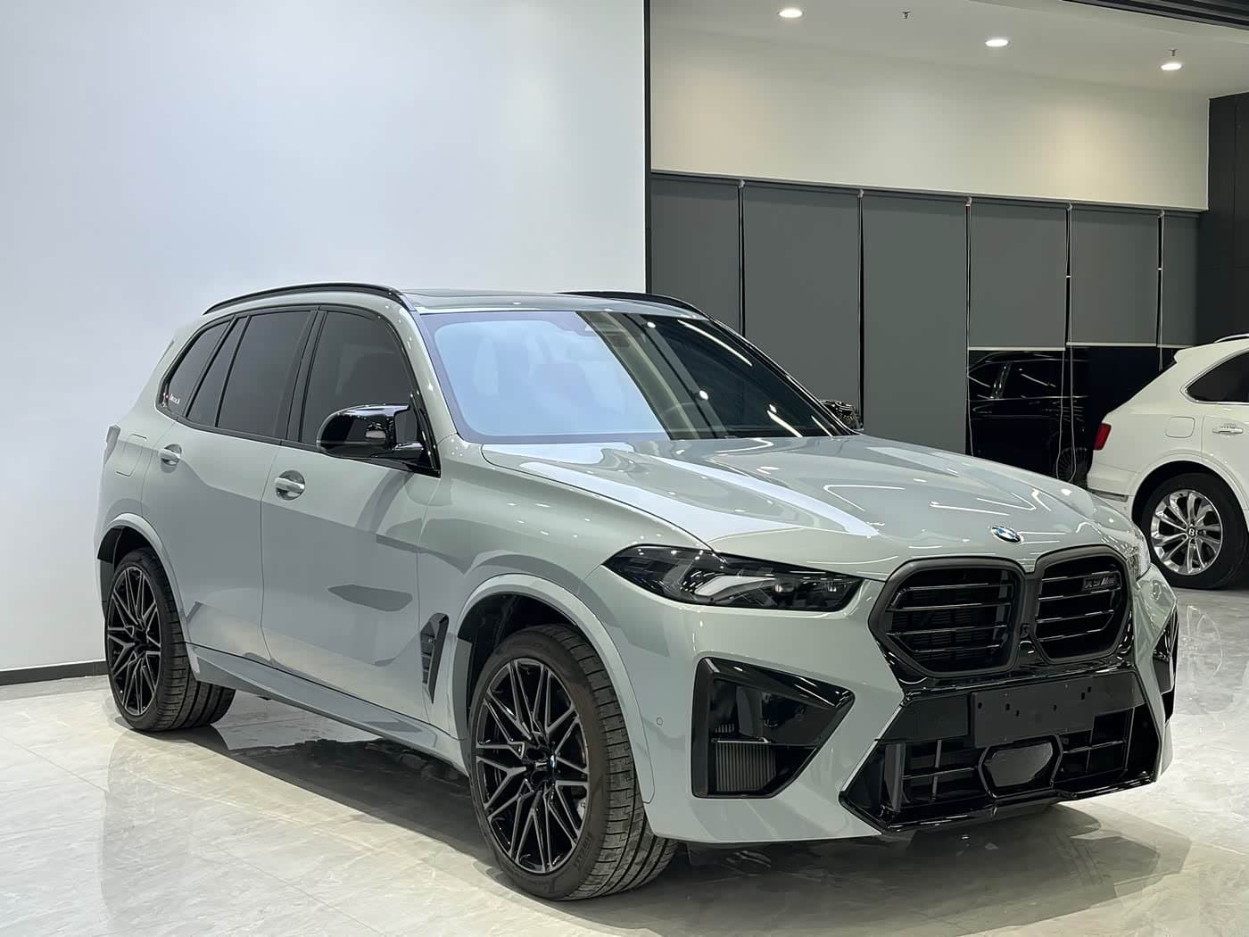 2023 BMW X5 M 银灰色, 3,000 km, China export – photo 3