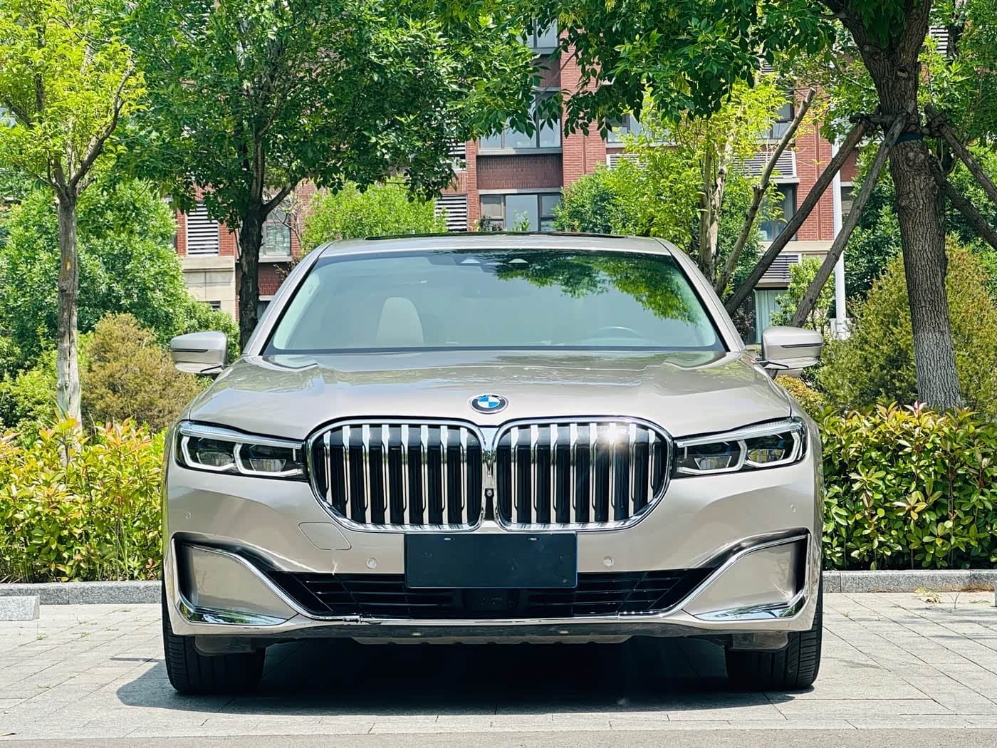 2015 BMW 7 Series 银灰色, 120,000 km, China export – photo 2
