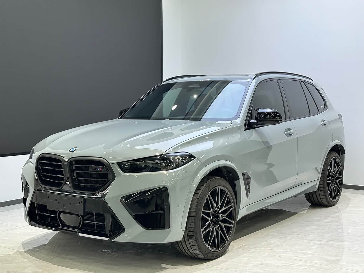 2023 BMW X5 M 银灰色, 3,000 km, China export – photo 1