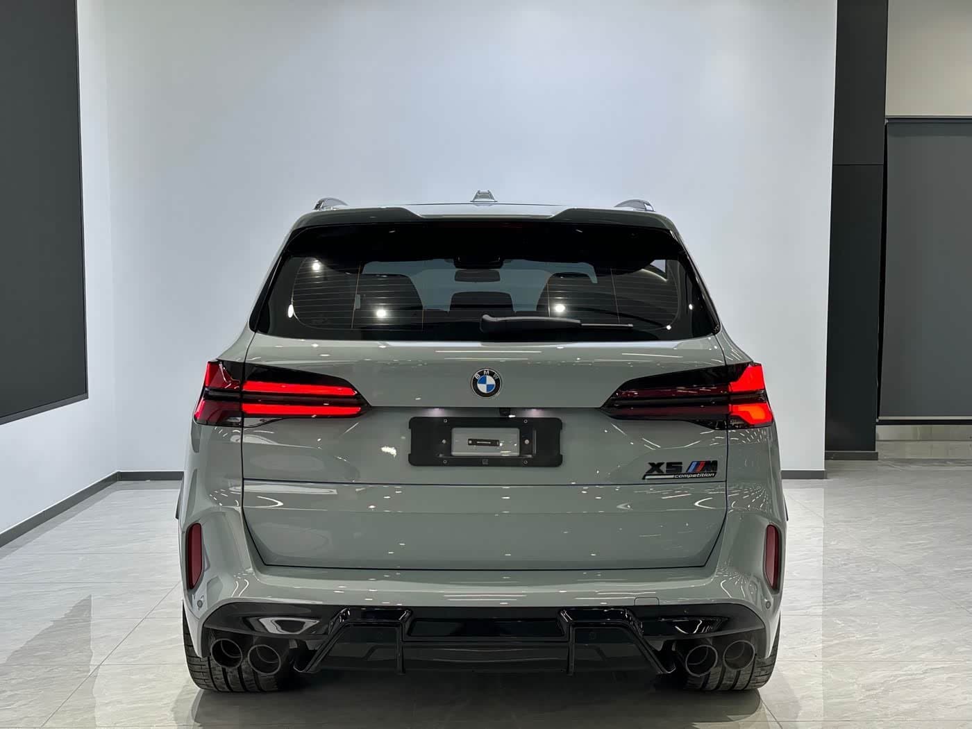 2023 BMW X5 M 银灰色, 3,000 km, China export – photo 5