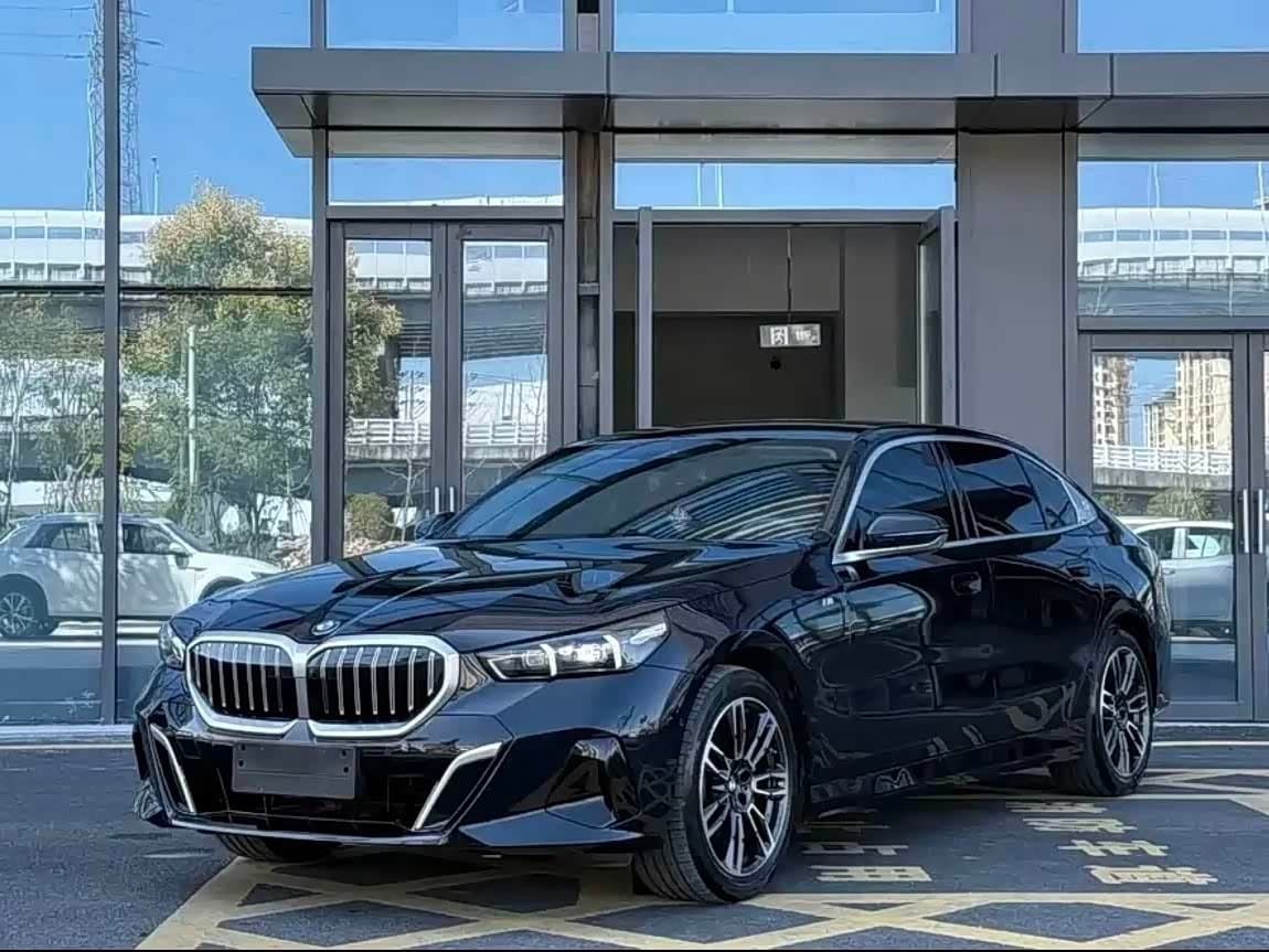 2024 BMW 5 Series Black, 37,000 km, China export – photo 1
