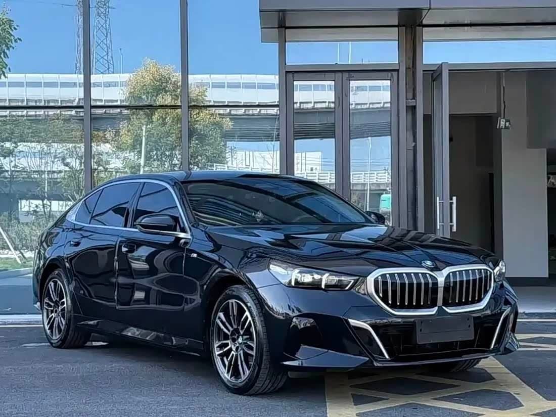2024 BMW 5 Series Black, 37,000 km, China export – photo 3