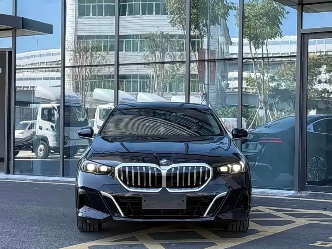 2024 BMW 5 Series Black, 37,000 km, China export – photo 2