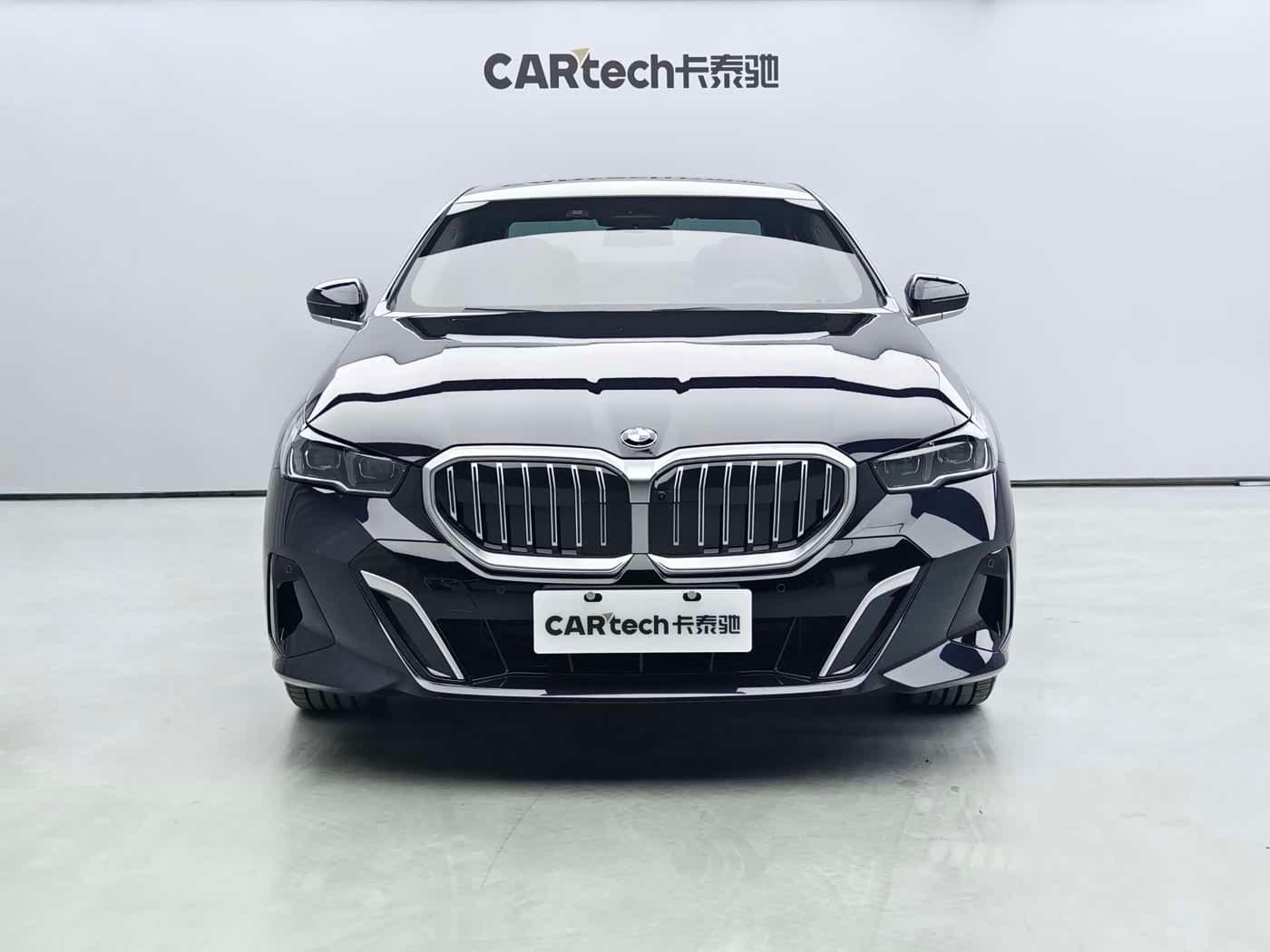 2024 BMW 5 Series Black, 29,000 km, China export – photo 2