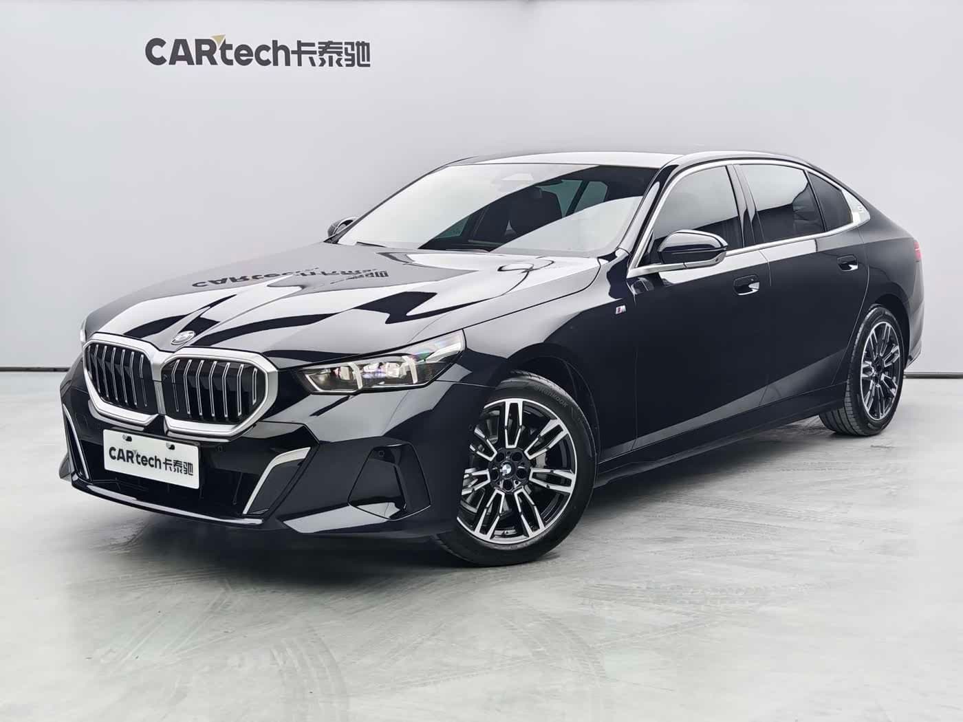 2024 BMW 5 Series Black, 29,000 km, China export – photo 1