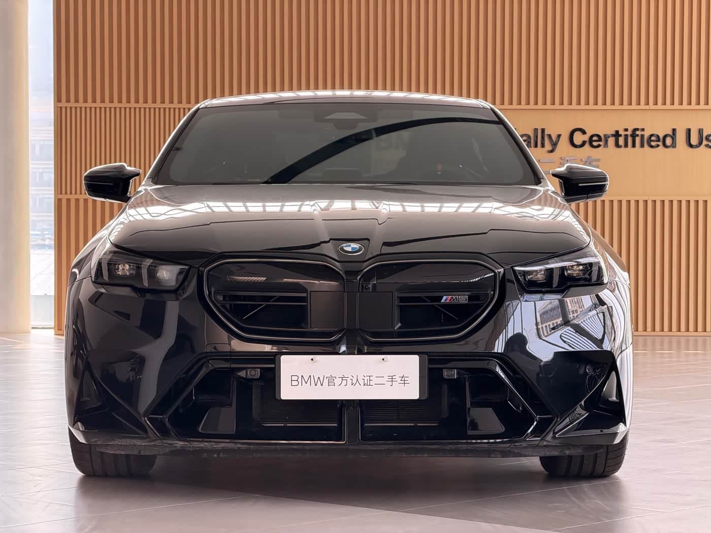 2024 BMW M5 New Energy Black, 2,000 km, China export – photo 6