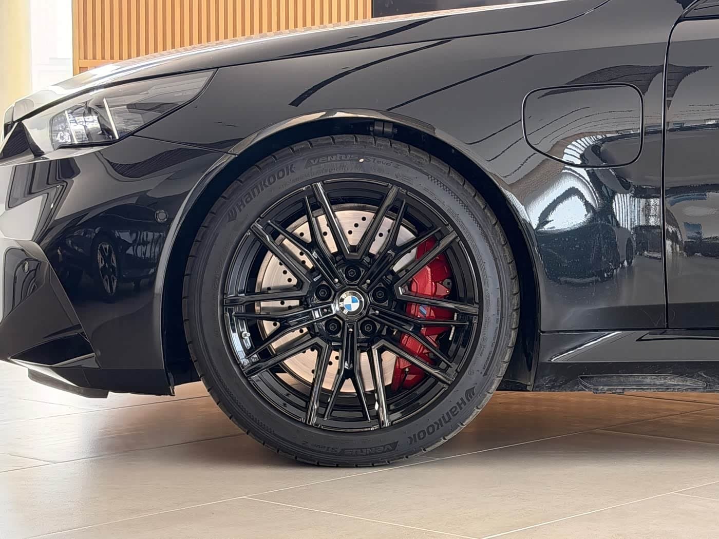 2024 BMW M5 New Energy Black, 2,000 km, China export – photo 4
