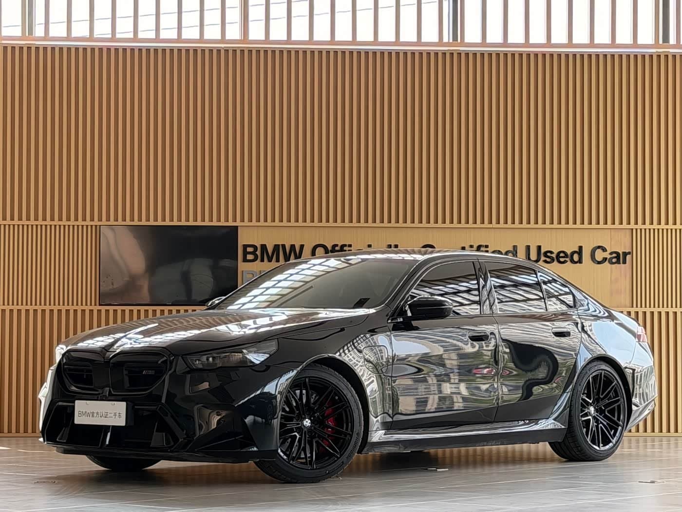 2024 BMW M5 New Energy Black, 2,000 km, China export – photo 1