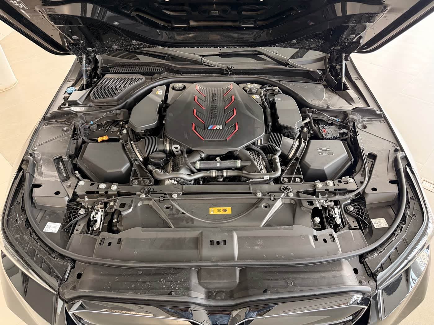 2024 BMW M5 New Energy Black, 2,000 km, China export – photo 5