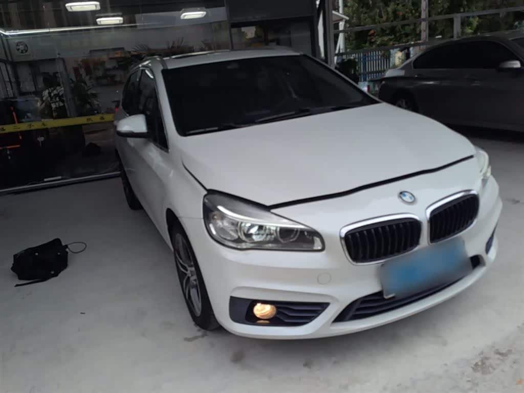 2015 BMW 2 Series Tourer White, 63,100 km, China export – photo 4