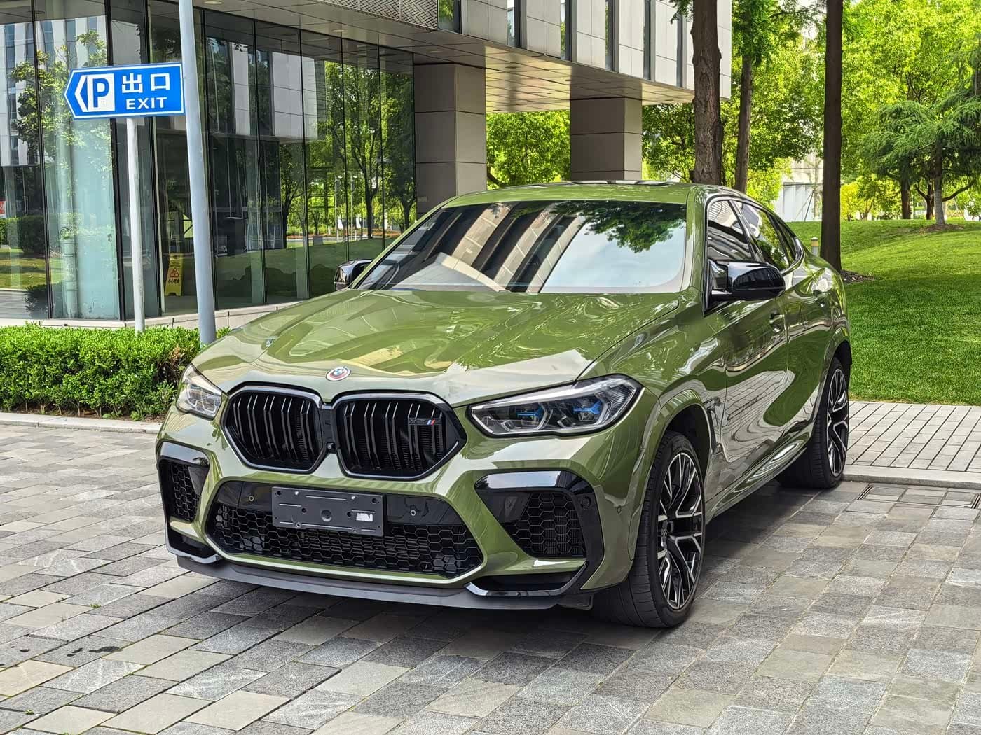 2021 BMW X6 M Green, 10,000 km, China export – photo 1