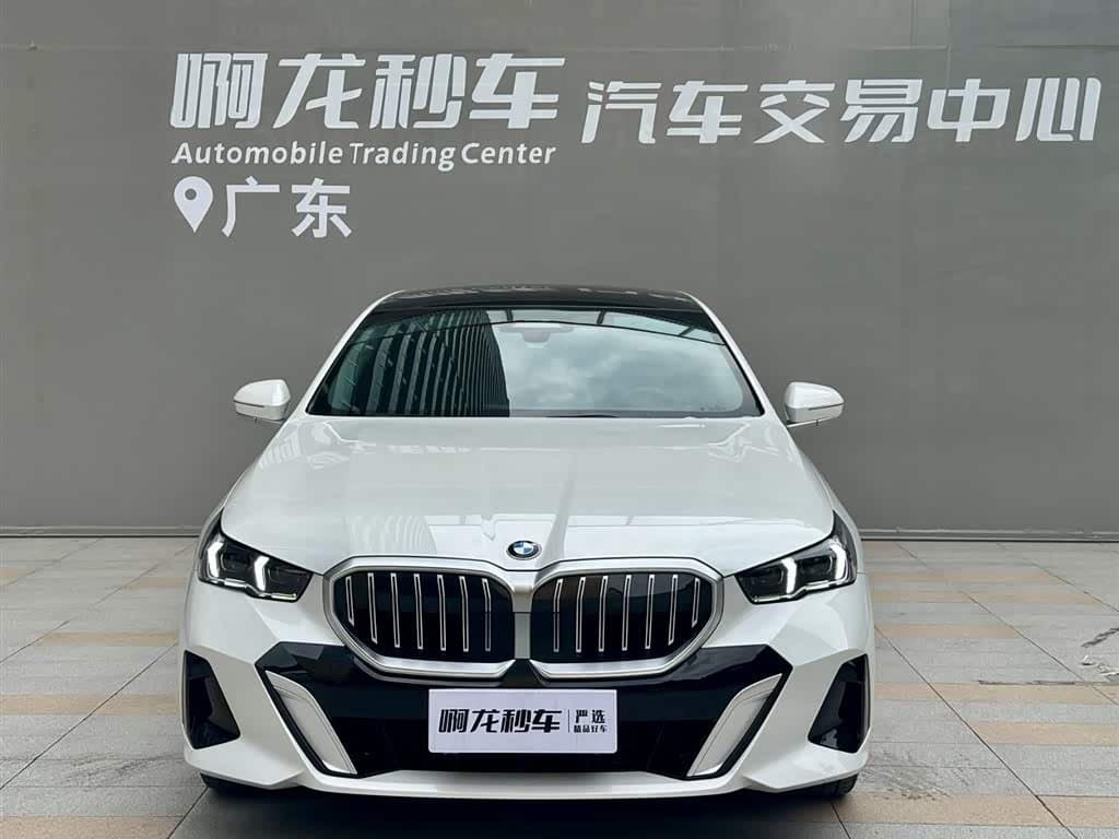 2024 BMW 5 Series White, 18,700 km, China export – photo 2