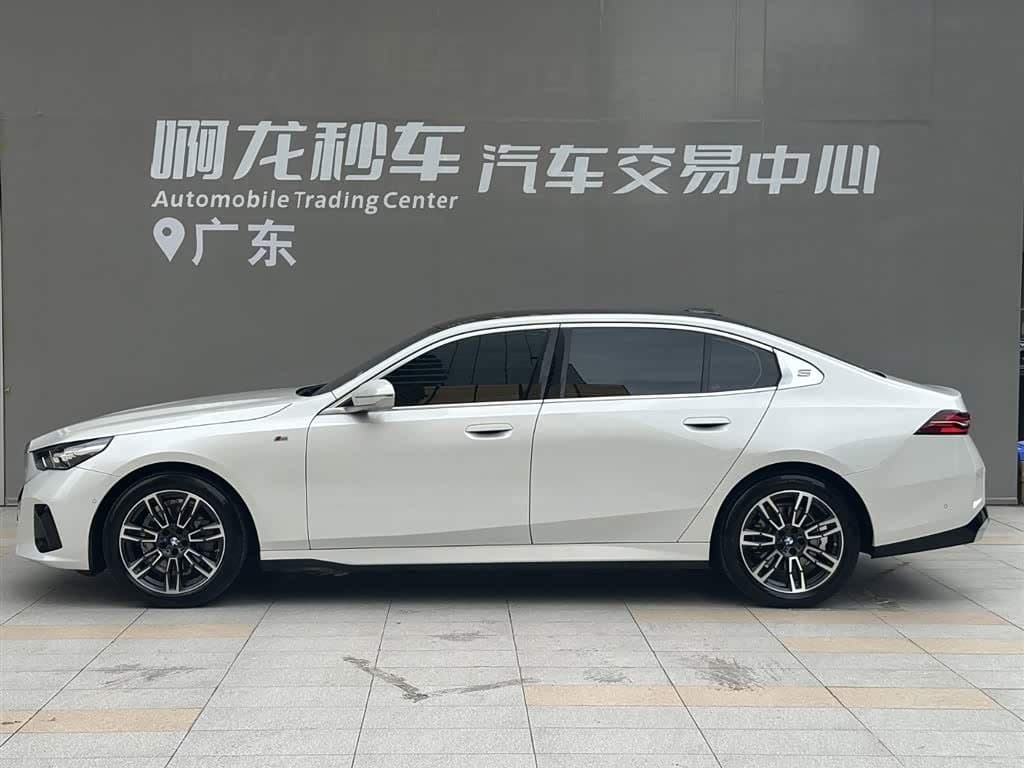 2024 BMW 5 Series White, 18,700 km, China export – photo 3