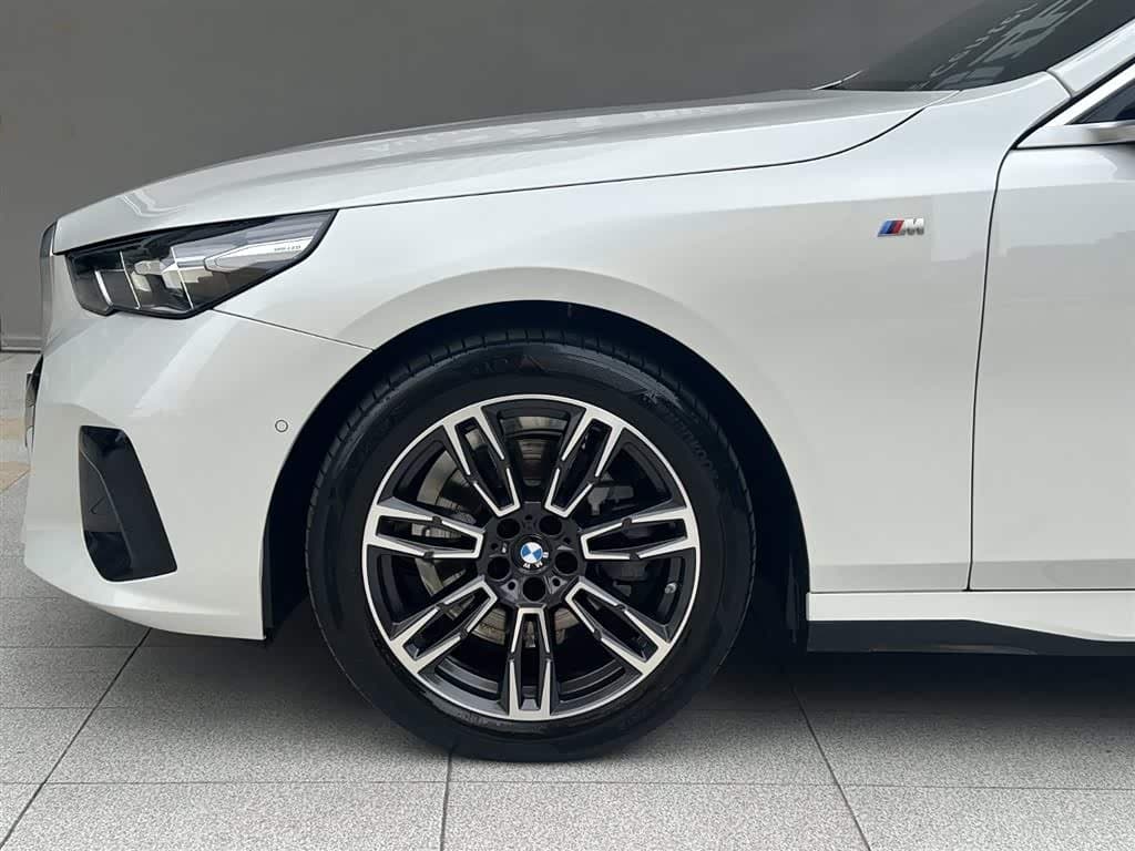 2024 BMW 5 Series White, 18,700 km, China export – photo 5