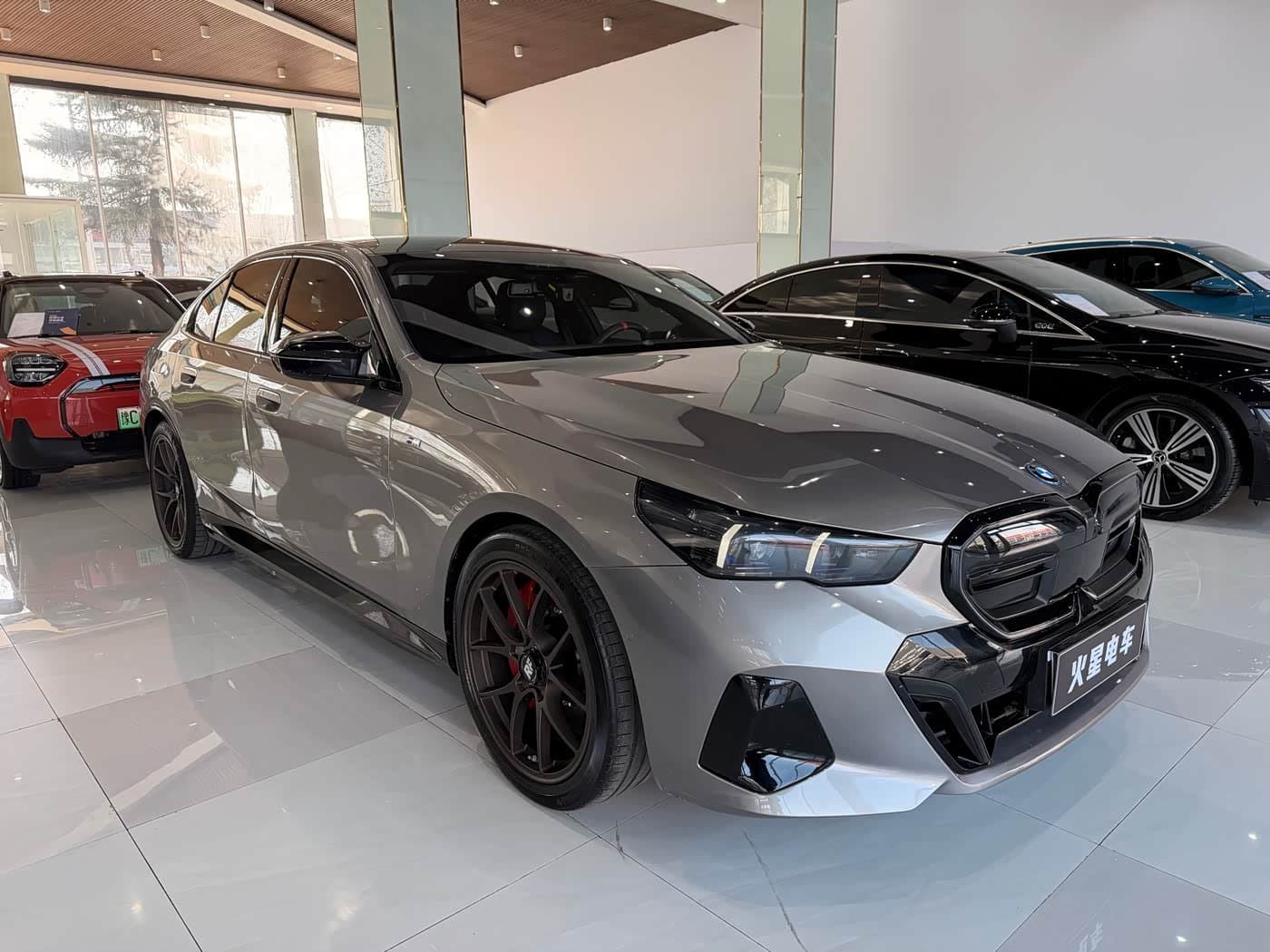 2024 BMW i5 M60 银灰色, 10,000 km, China export – photo 3