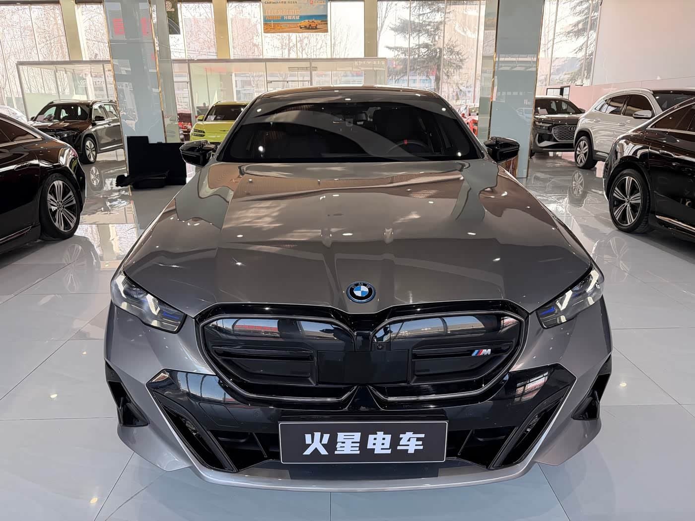2024 BMW i5 M60 银灰色, 10,000 km, China export – photo 2