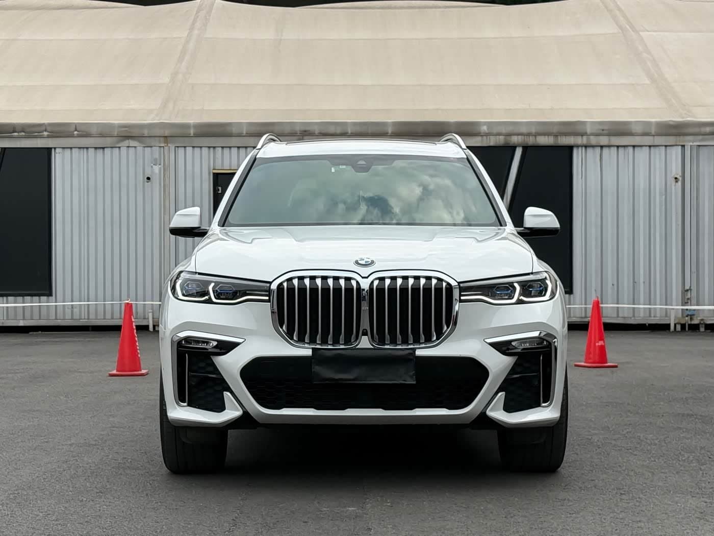 2020 BMW X7 White, 49,000 km, China export – photo 2