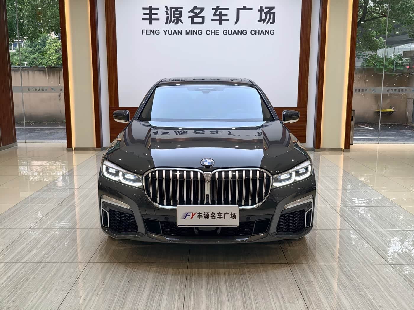 2022 BMW 7 Series 银灰色, 37,000 km, China export – photo 2