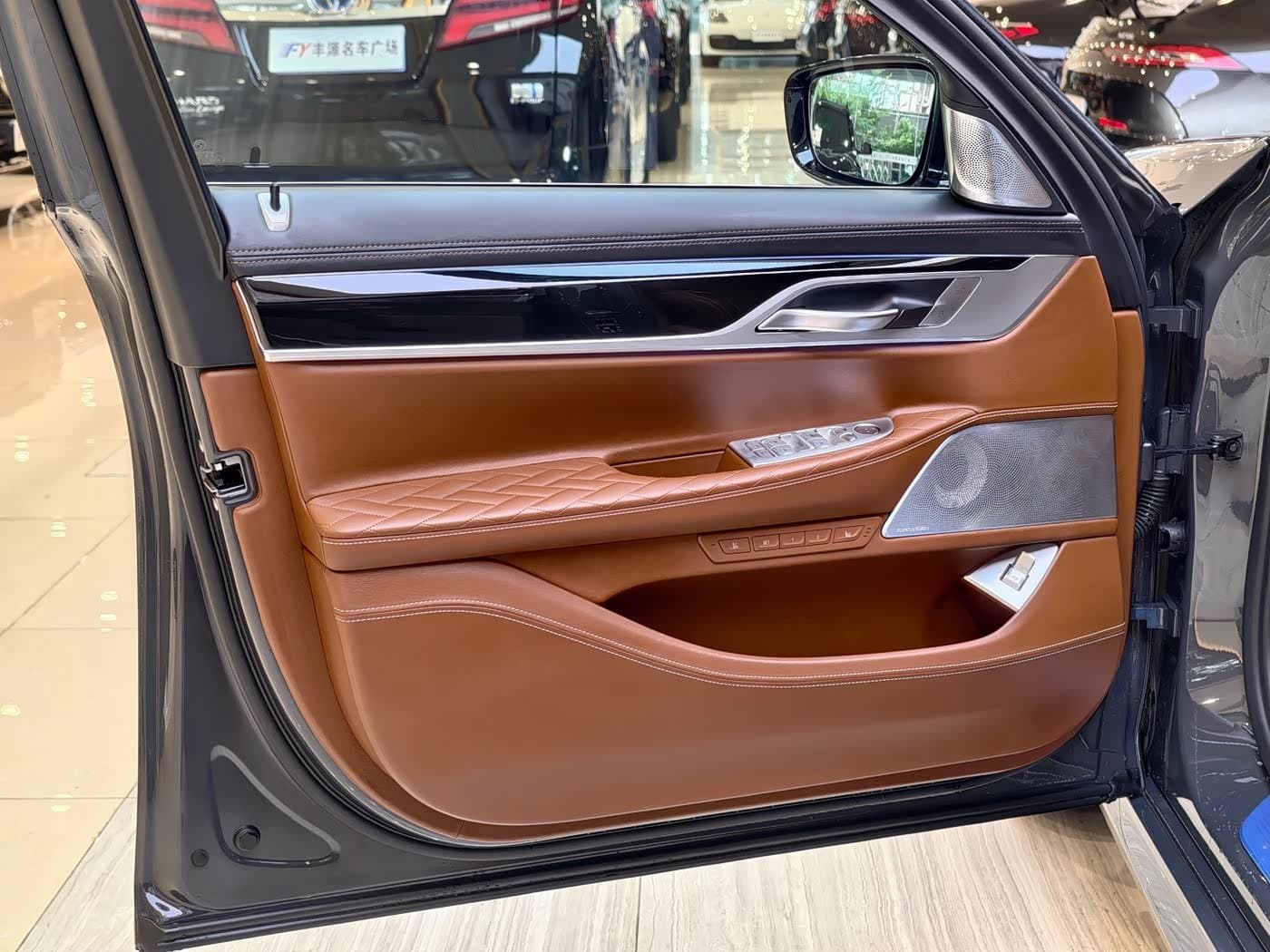 2022 BMW 7 Series 银灰色, 37,000 km, China export – photo 4