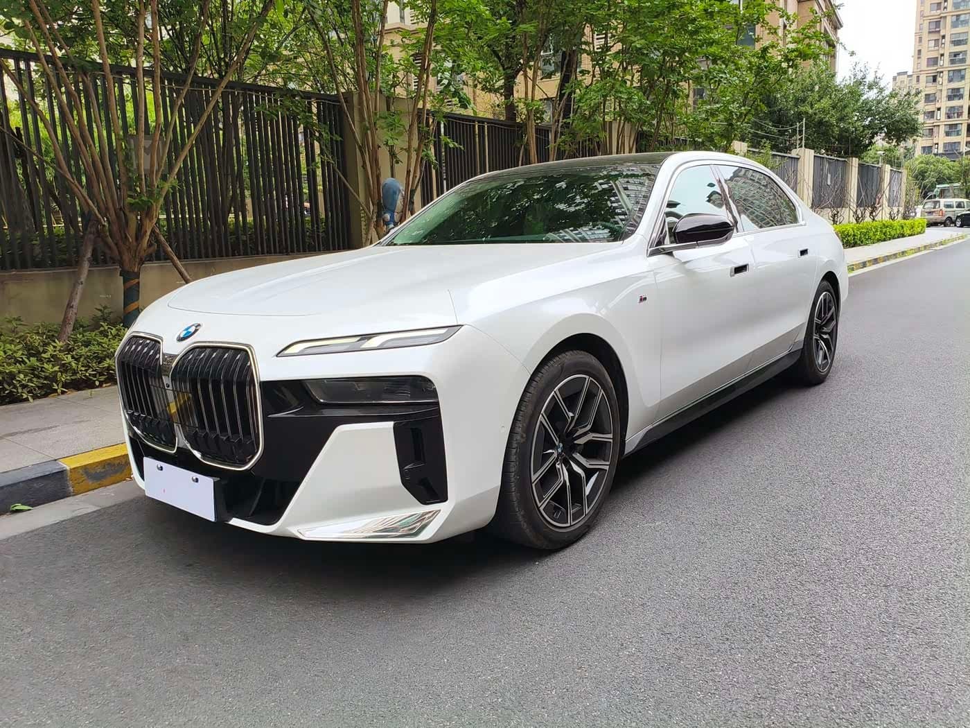 2022 BMW 7 Series Black, 27,900 km, China export – photo 1