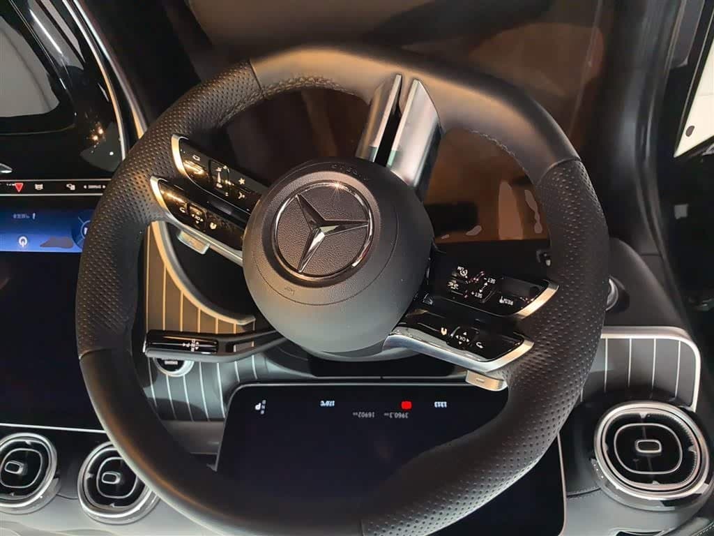 2023 Mercedes-Benz C-Class Green, 17,000 km, China export – photo 3
