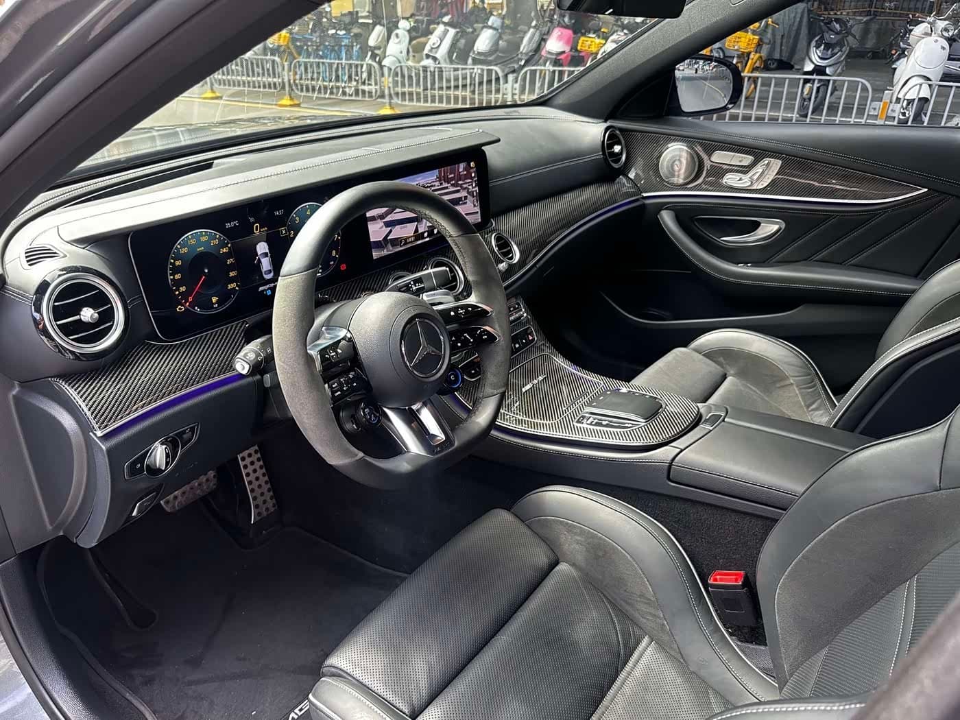 2021 Mercedes-Benz E-Class AMG 银灰色, 61,000 km, China export – photo 4